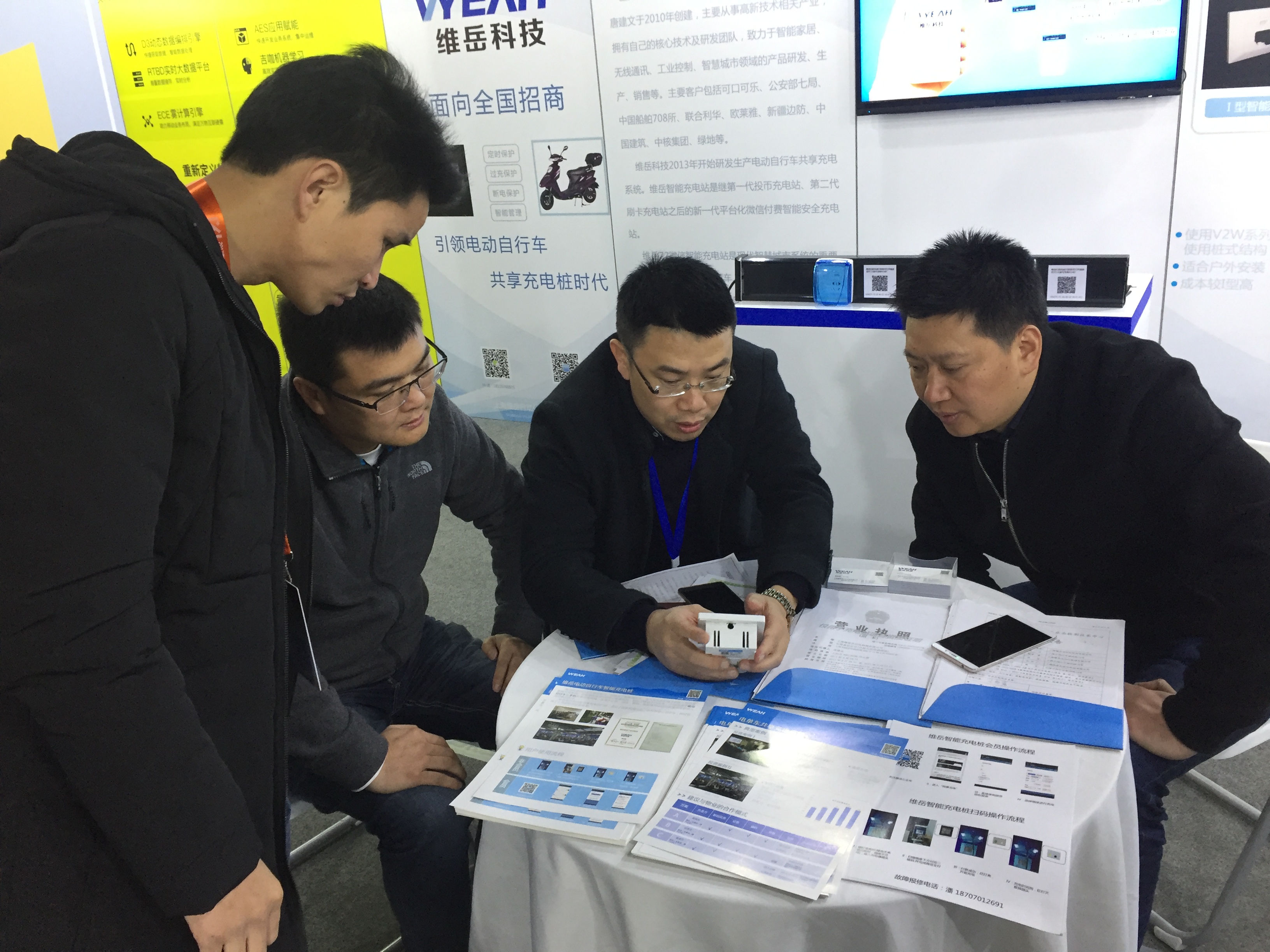 众多客户莅临维岳展台参观
